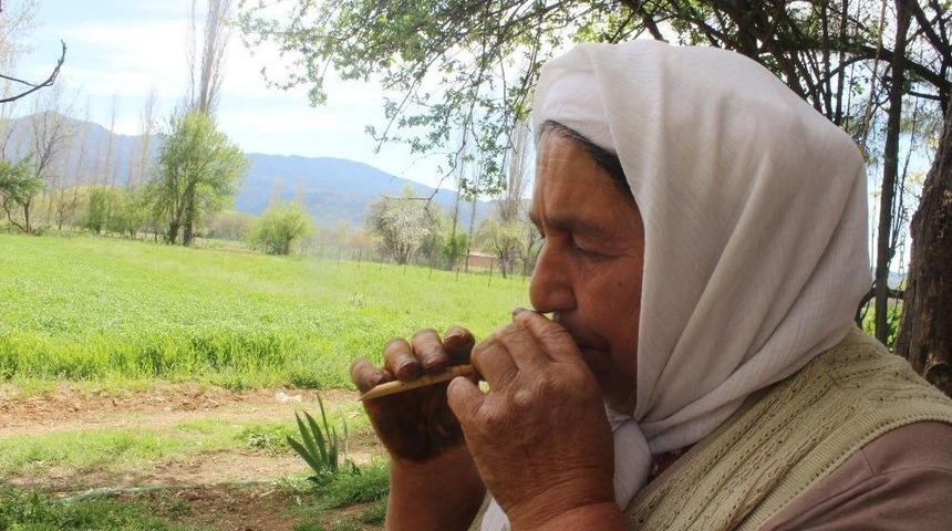 ’sipsi’ Ustası Halime Özge: "yeni Nesil Öğrensin, Ben Yapmasını, Çalmasını Öğretirim"