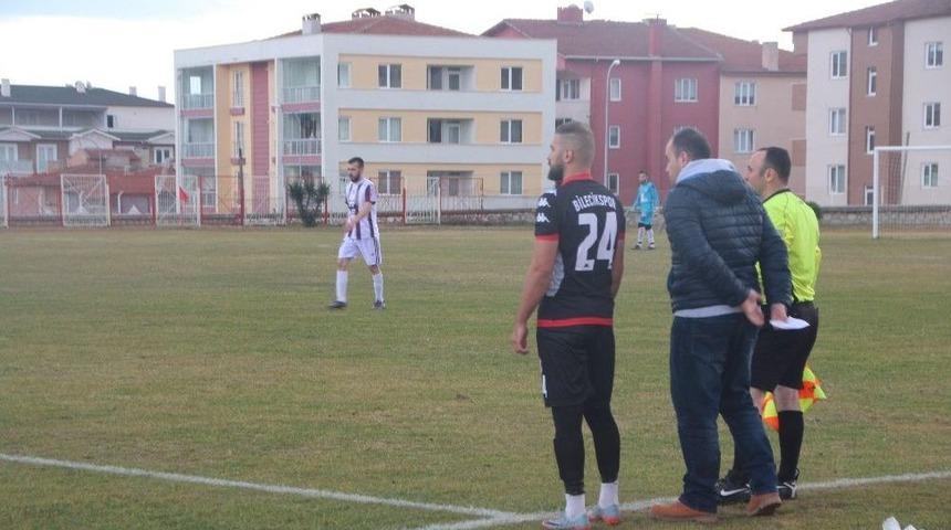 Futbol Ma&ccedil;larında Oyuncu Değişiklikleri Tabela İle Değil Bağırarak Oluyor