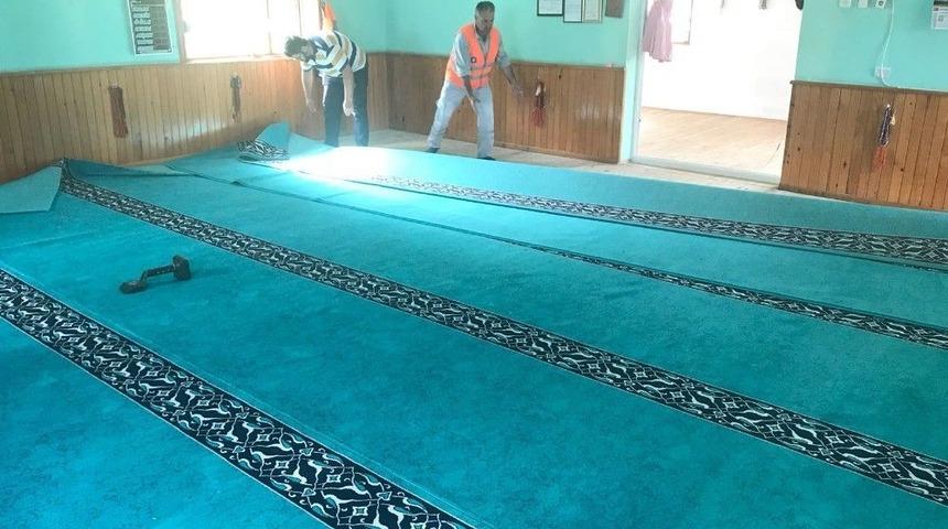 Finike’de Cami Halıları Yenilendi