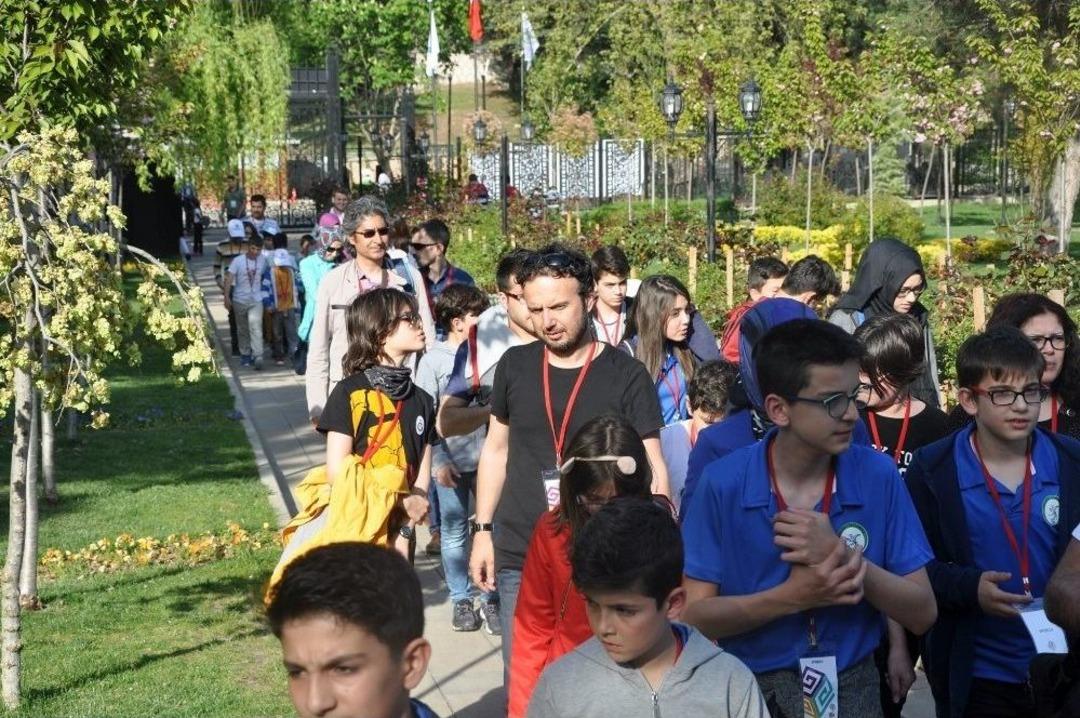 &Ccedil;eşitli İllerinden Bilecik&rsquo;e Gelen 250 &Ouml;ğrenci Kentin Tarihi Ve K&uuml;lt&uuml;rel Mekanlarını Gezdi