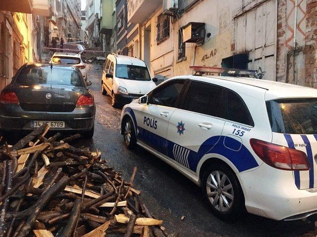 Beyoğlu’nda Metruk Binada Çökme Meydana Geldi