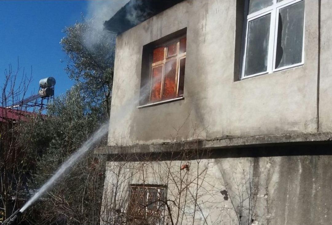Fethiye&rsquo;de İki Katlı Evde &Ccedil;ıkanıkan Yangın Korkuttu