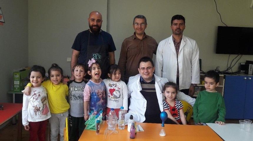 Anaokulu &Ouml;ğrencileri Bilimle Ve Ebru Sanatıyla Tanıştı