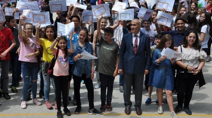 Sinop’ta 32 Bin 31 Öğrenci Karne Aldı