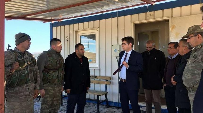 Nurdağı Kaymakamı Mevsimlik Tarım İşcilerini Ziyaret Etti.