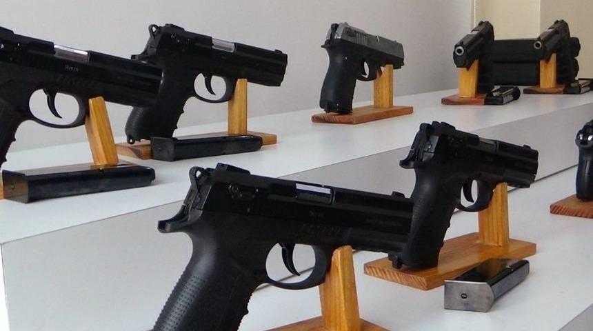 K&uuml;&ccedil;&uuml;k&ccedil;ekmece&rsquo;de Silah İmalathanesine &Ccedil;evrilen Eve Baskın