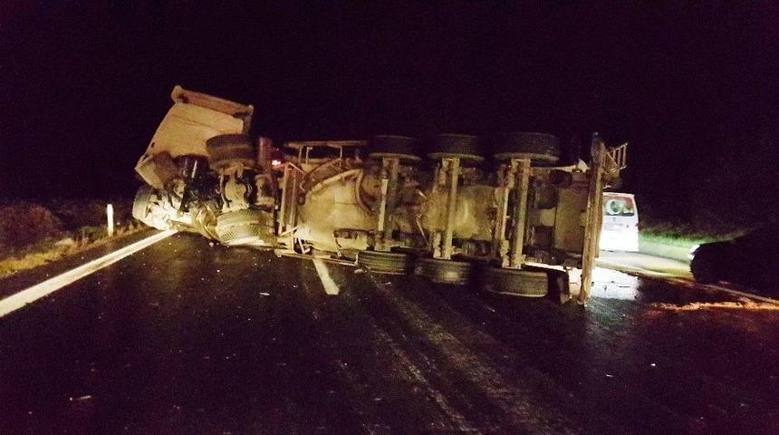 Tem Otoyolunda Tanker Devrildi: 1 Yaralı