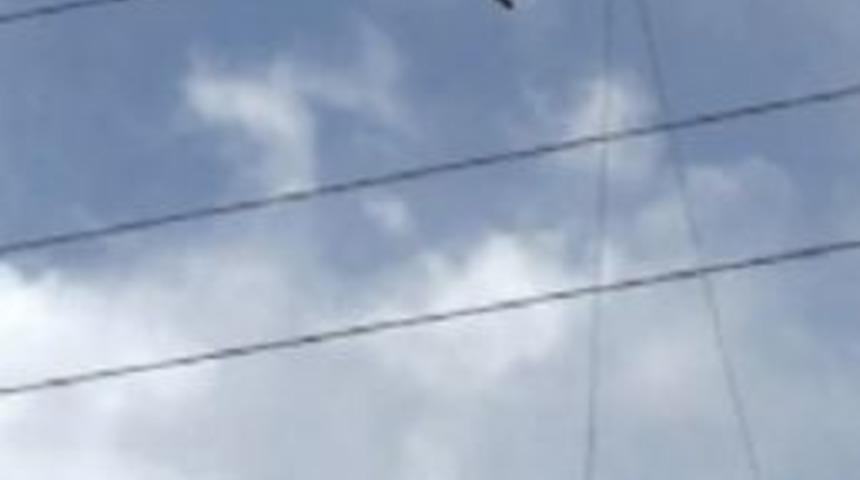 Y&uuml;ksek Gerilim Hattında &Ccedil;alışma Yapan İş&ccedil;i Y&uuml;rekleri Ağızlara Getirdi