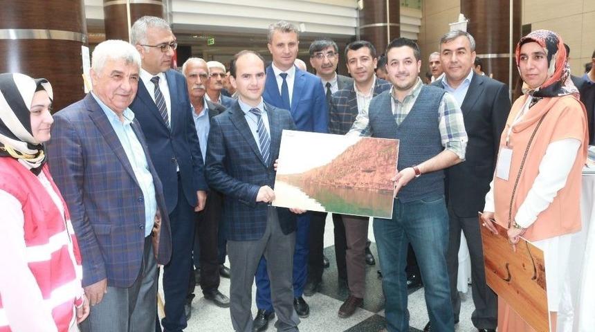 Hastanede A&ccedil;ılan Sergi Yoğun İlgi G&ouml;rd&uuml;