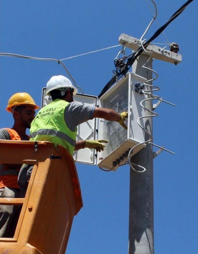 Dicle Elektrik Ulubağ’da 25 Yıllık Şebekeyi Yeniledi