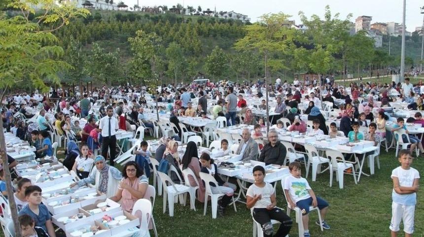 Gebze&rsquo;de İki Mahalle Bir Sofrada Buluştu