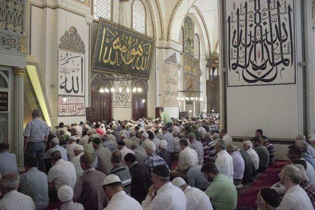 Ramazan’ın Son Cumasında Ulucami Doldu Taştı