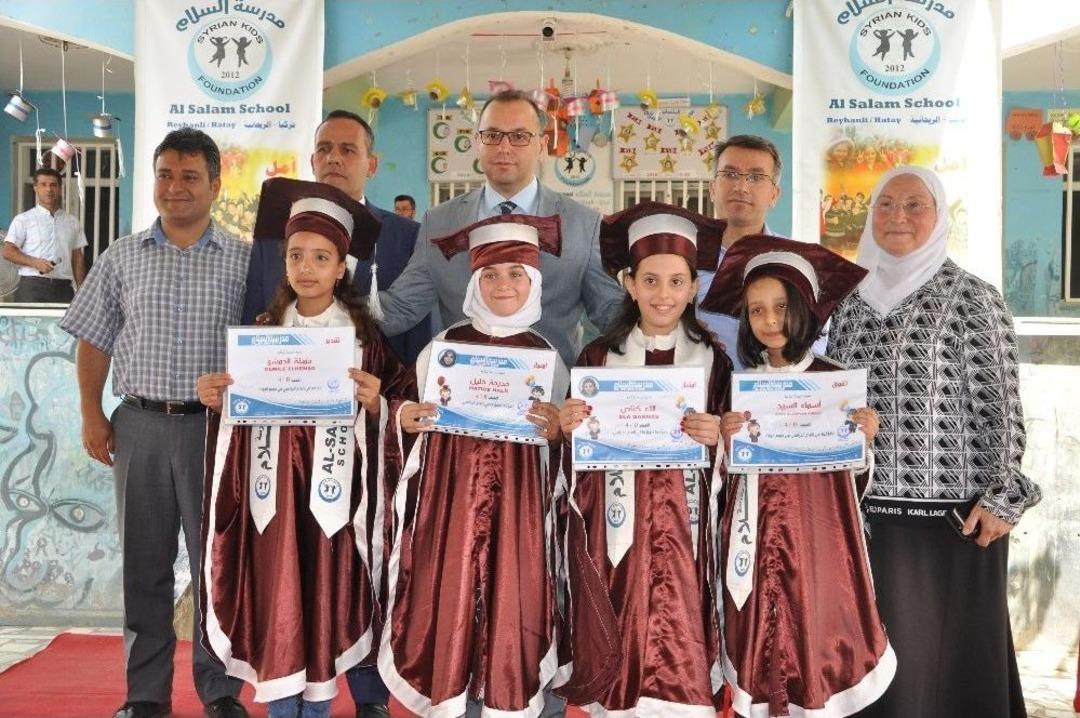 Suriyeli &Ouml;ğrencilerin Karne Heyecanı