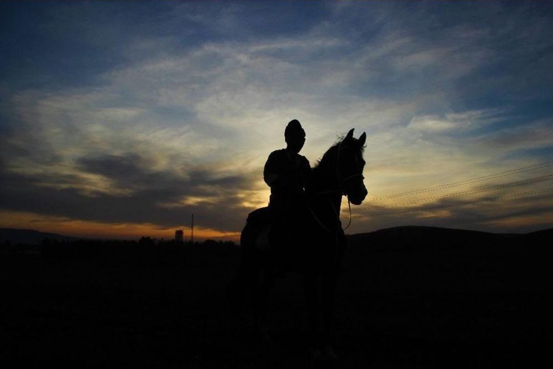 Atalarını Ziyaret İ&ccedil;in Atla 100 Kilometre Yol Katettiler