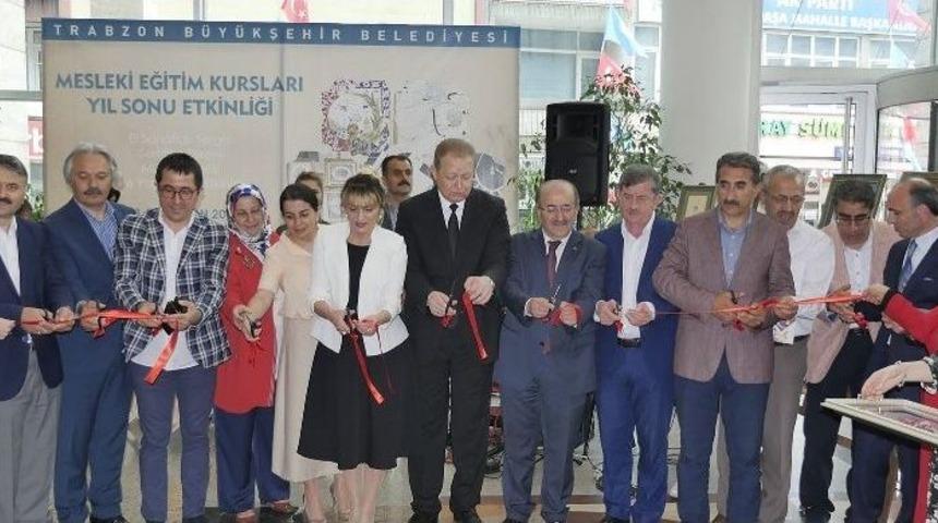 El Emeği G&ouml;z Nuru Eserler Sergileniyor