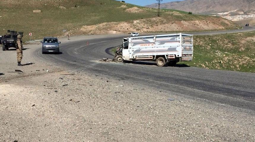 Hasankeyf&rsquo;te Tır İle Kamyonet &Ccedil;arpıştı: 3 Yaralı