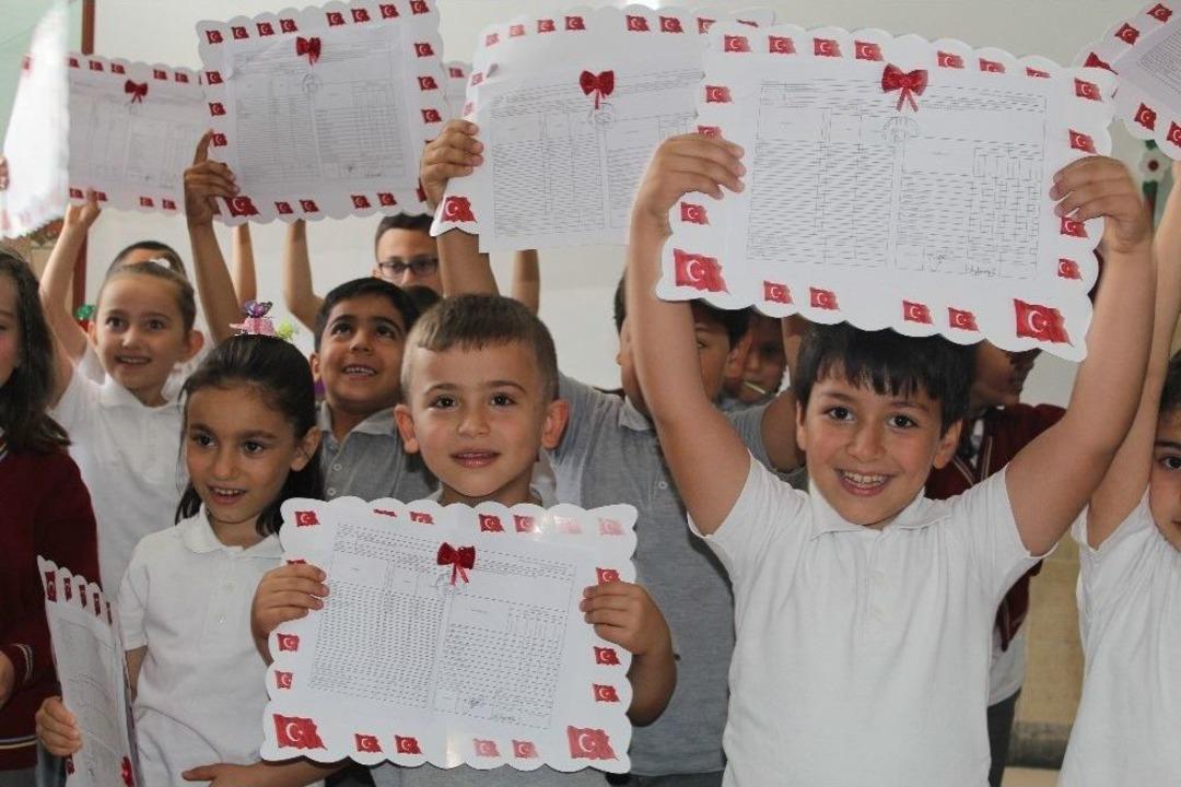 &Ouml;ğrencilerin Karne Sevinci