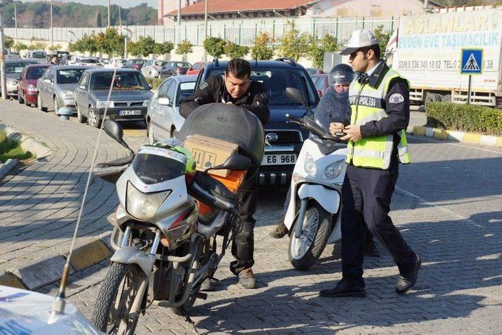 Ehliyetsiz Sürücü Polisi Görünce Motosikletini Bırakıp Kaçmak İstedi G2