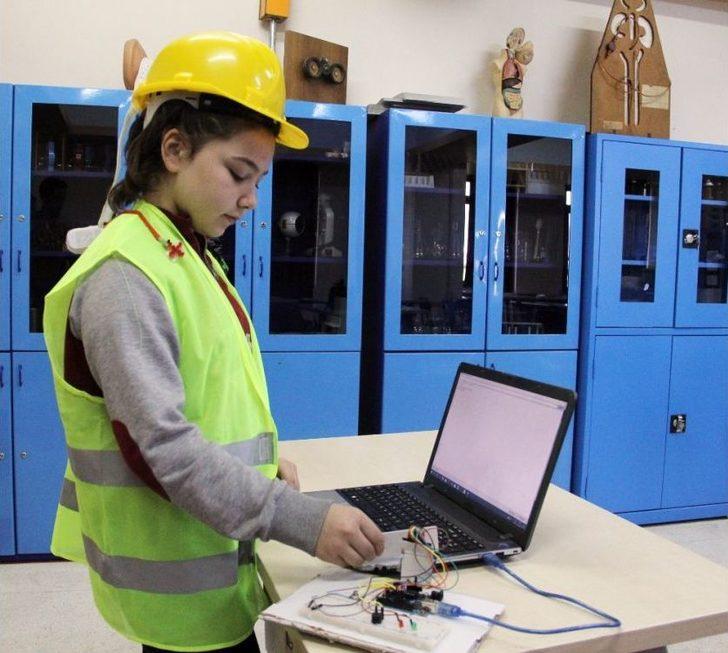 İşçiler Ölmesin Diye 10 Yaşında Akıllı Baret Tasarladı G1