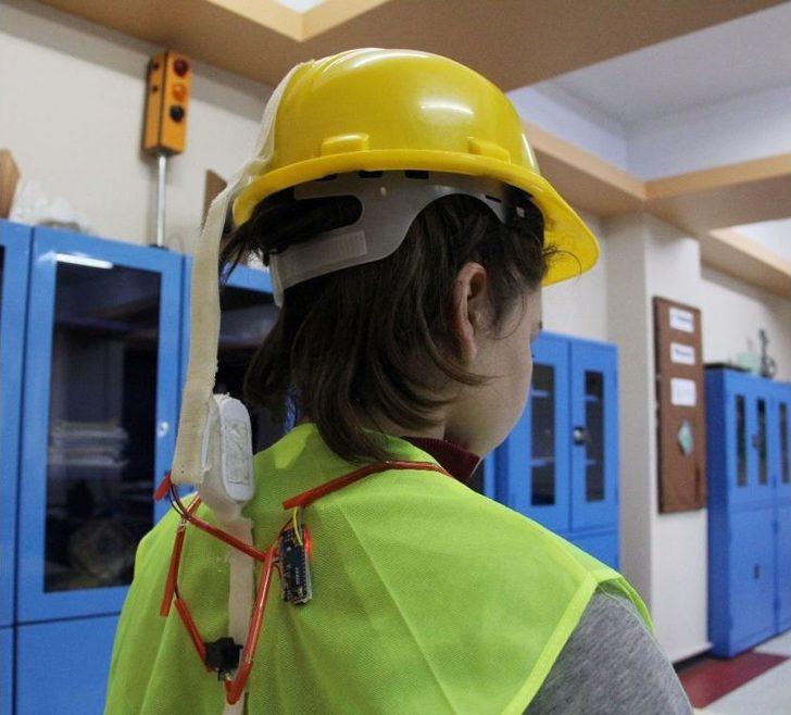 İşçiler Ölmesin Diye 10 Yaşında Akıllı Baret Tasarladı G3