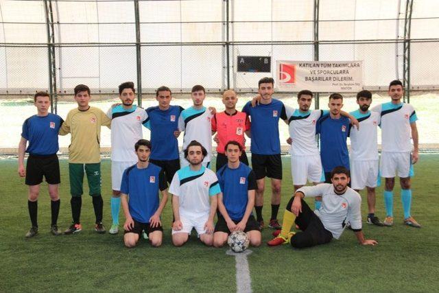 Üniversitede Bahar Şenlikleri Spor Müsabakalarıyla Başladı