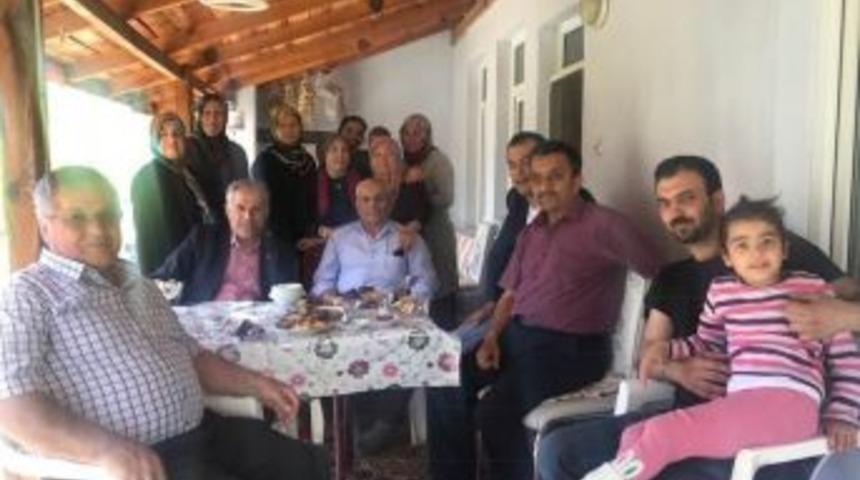 Başkan Yaman Umreye Gidecek Olan Vatandaşı Ziyaret Etti