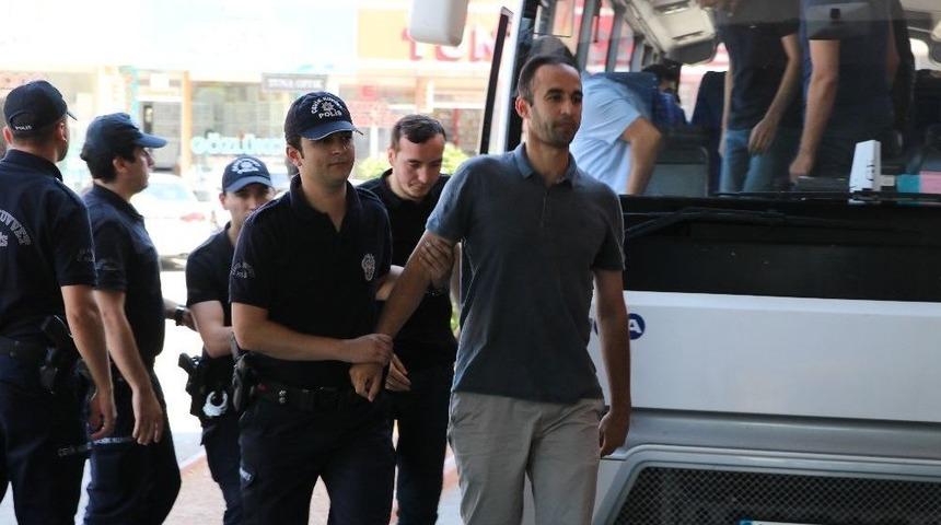 Fet&ouml;&rsquo;den G&ouml;zaltına Alınan Astsubaylar Adliyeye Sevk Edildi