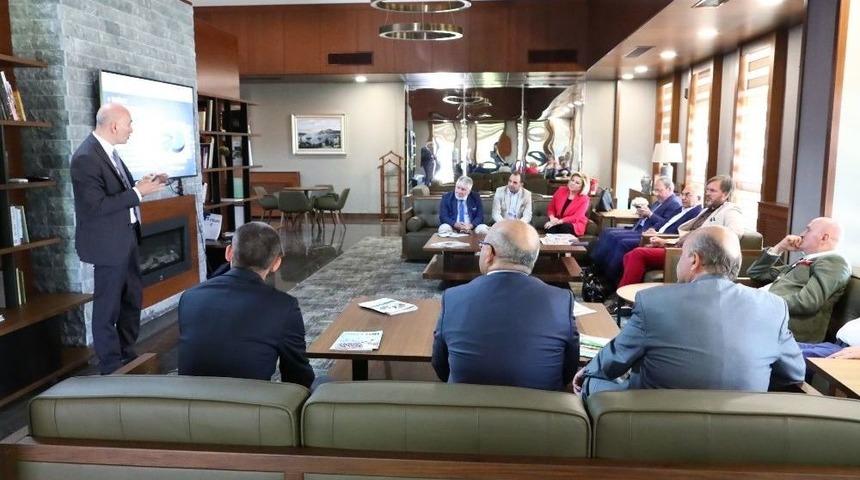 Usta Kalemler Hk&uuml;&rsquo;y&uuml; Ziyaret Etti