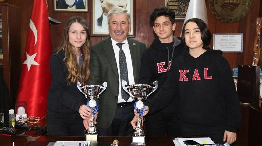 Şampiyonlardan Başkan Yılmaz&rsquo;a Ziyaret