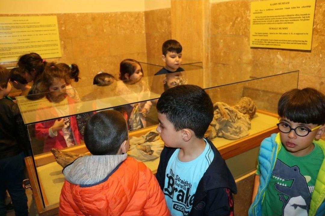 &Ouml;ğrencileri Şaşırtan &rsquo;sarışın Rahibe&rsquo; Mumyası