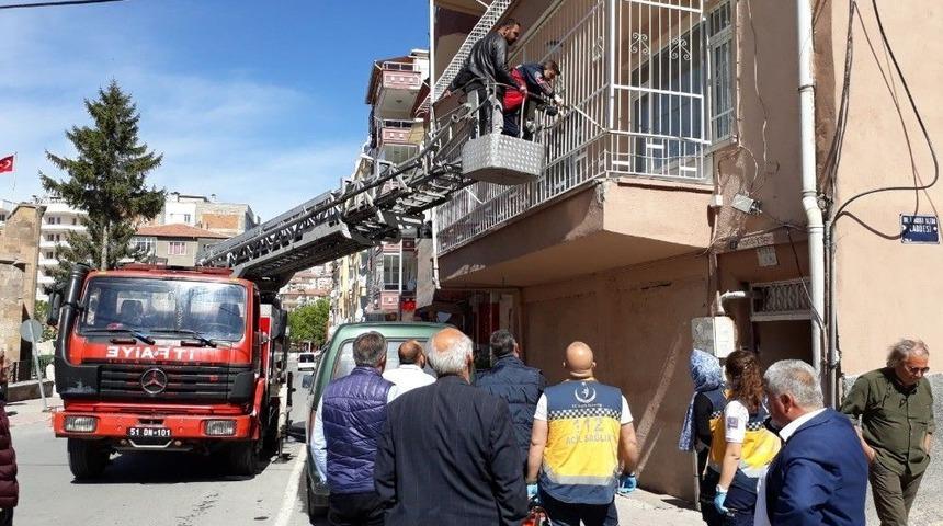 Haber Alınamayan Yaşlı Kadına Polis Ve İtfaiye Ekipleri Ulaştı