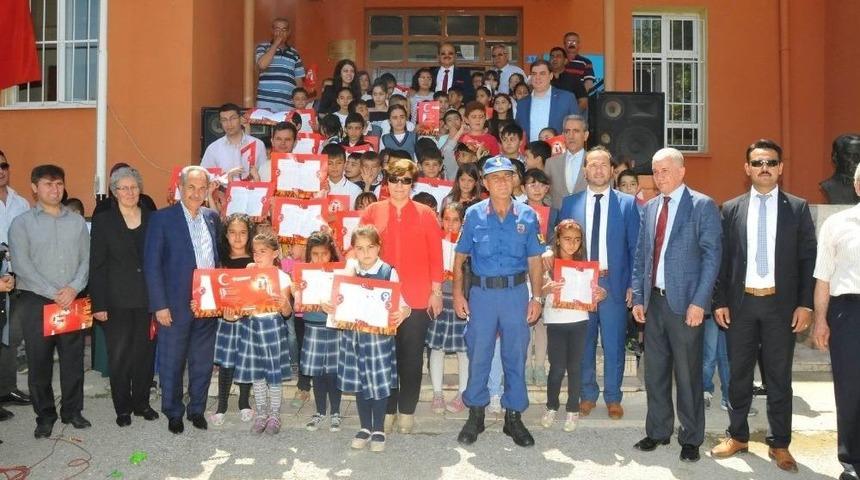 Akşehir&rsquo;de &Ouml;ğrencilerin Karne Sevinci