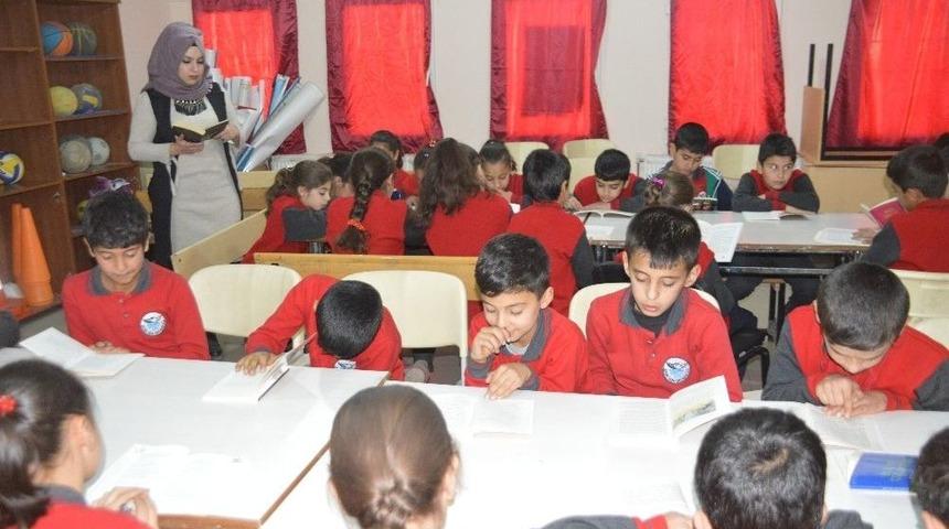 Şırnaklı &Ouml;ğrenciler İstedi, İstanbul Emniyet M&uuml;d&uuml;rl&uuml;ğ&uuml; Kolilerce Kitap G&ouml;nderdi