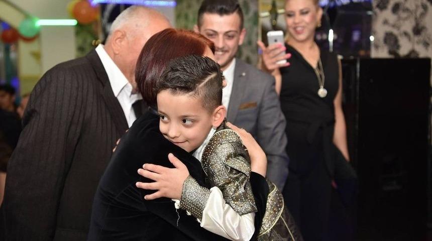 Başkan Toprak, Hayata Tutunan K&uuml;&ccedil;&uuml;k Murat&rsquo;ı Yalnız Bırakmadı