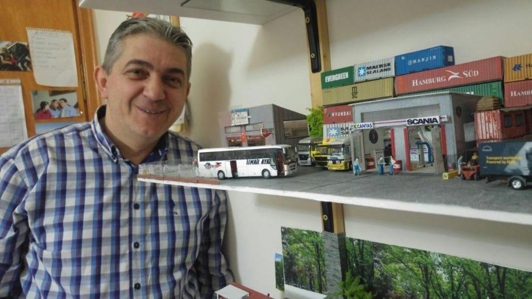 Maketlerden Kendine Bir D&uuml;nya Kurdu