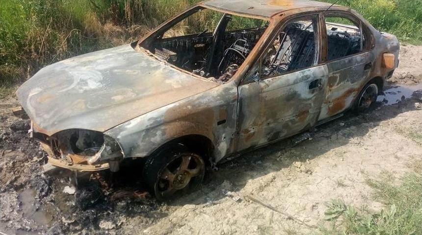 Çaldıkları Aracı Ateşe Verdiler
