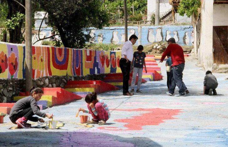 Minik Eller Seydikemer’i Renklendiriyor G1