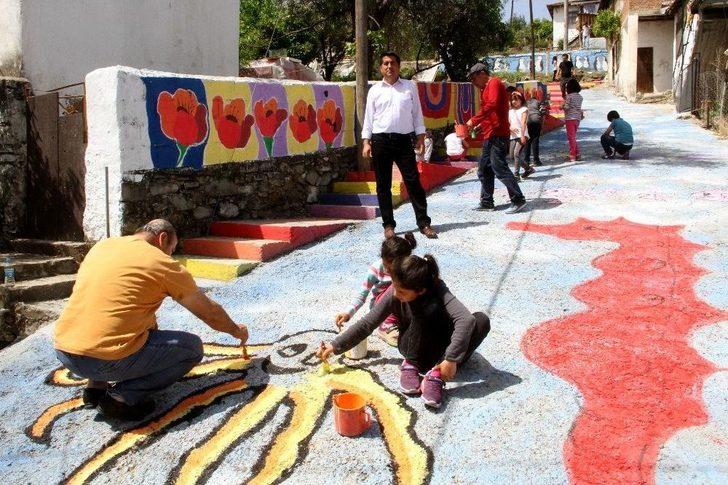 Minik Eller Seydikemer’i Renklendiriyor G4