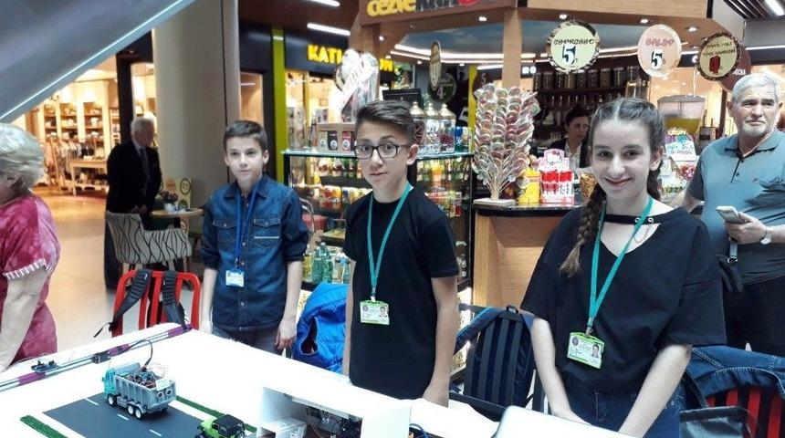 Bilim Ve Teknoloji Kul&uuml;b&uuml; &Ouml;ğrencilerinden Robotik Uygulamalar Ş&ouml;leni