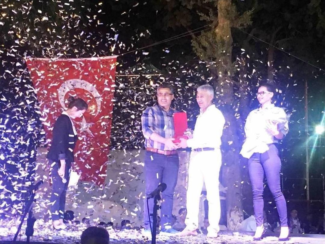 &Ouml;ğrencilerin Mezuniyetinde H&uuml;z&uuml;nl&uuml; Veda