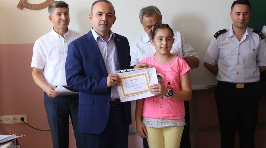 Burhaniye&rsquo;de 9 Bin 150 &Ouml;ğrencinin Karne Sevinci