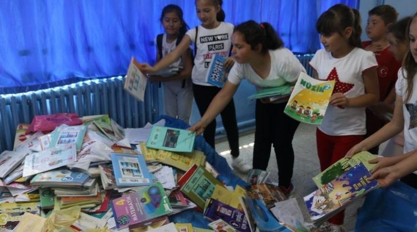 Eski Ders Kitapları Geri D&ouml;n&uuml;ş&uuml;me Yollanıyor