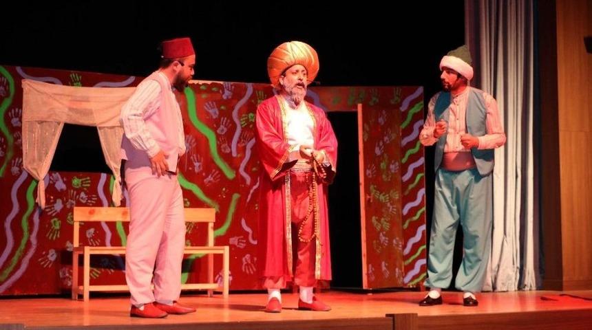 Nasrettin Hoca Ve Keloğlan Oyunu &Ouml;ğrencilerin Beğenisine Sunuldu