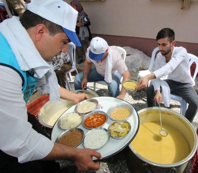 Aydınlar Mahallesinde Hayır Yemeği