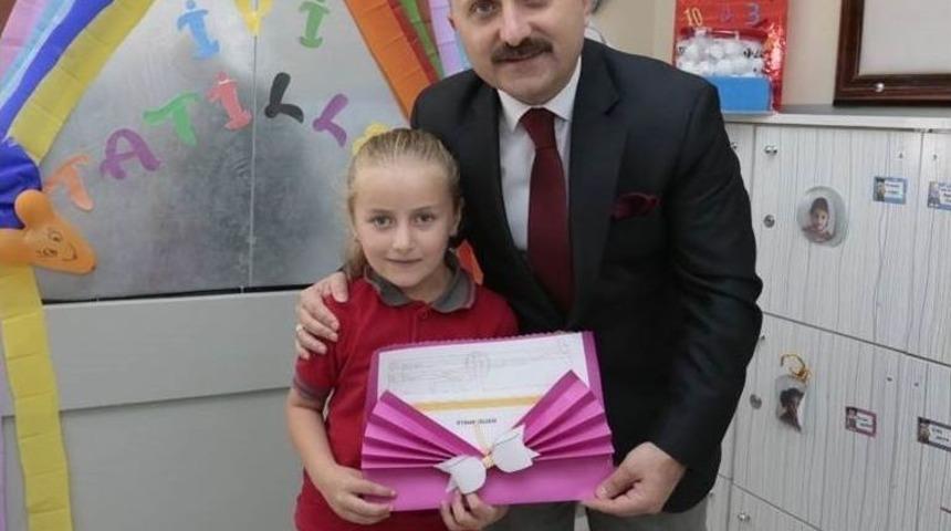 Vali Varol K&ouml;y Okulunda Karne Dağıttı