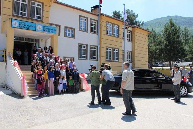 Vali Varol Köy Okulunda Karne Dağıttı