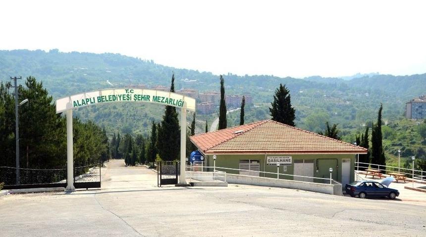 Ramazan Bayramı &Ouml;ncesi Mezarlıklarda &Ccedil;evre Temizliği