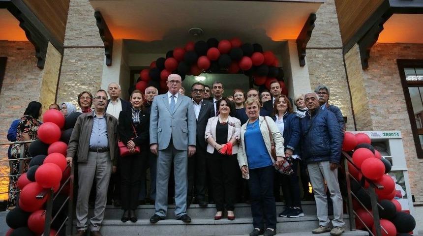 Prof. Dr. Orhan Oğuz&rsquo;un Adı Halk Merkezi&rsquo;ne Verildi