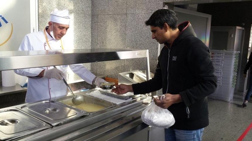 Soğuk Havada Vatandaşların İ&ccedil;ini Isıtan &ldquo;sıcak Hizmet&rdquo;