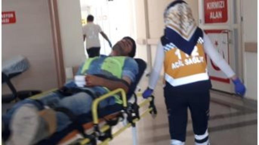 Elini Makineye Kaptıran İş&ccedil;i Yaralandı